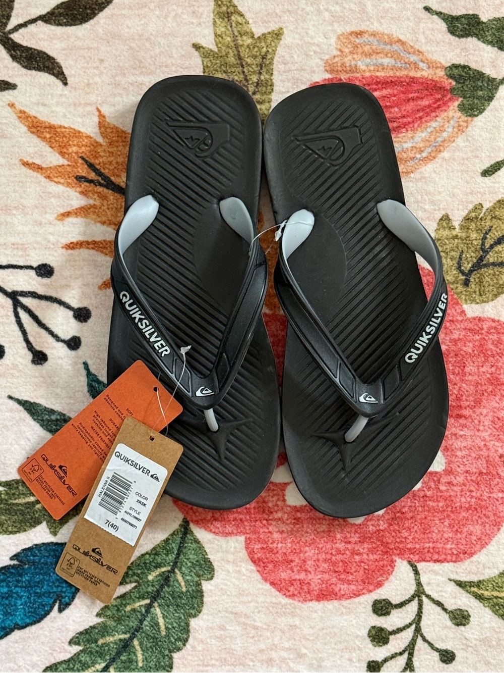 Quiksilver Black Flip Flops with Light Gray Logo Men’s Size 7 New